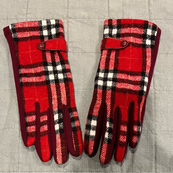 Boutique Accessories - Boutique plaid gloves NWOT BUNDLE ITEM ONLY